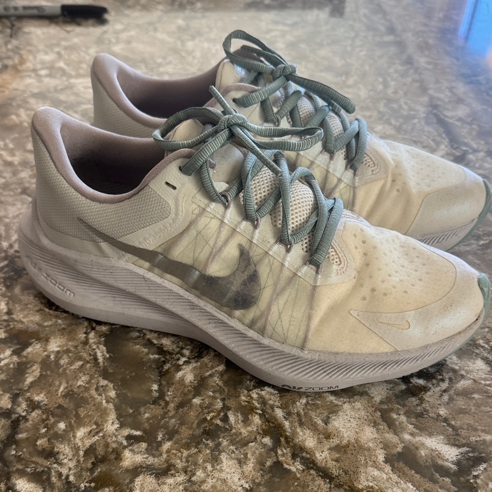 Nike Women's Zoom Winflow Shoes / Q2
